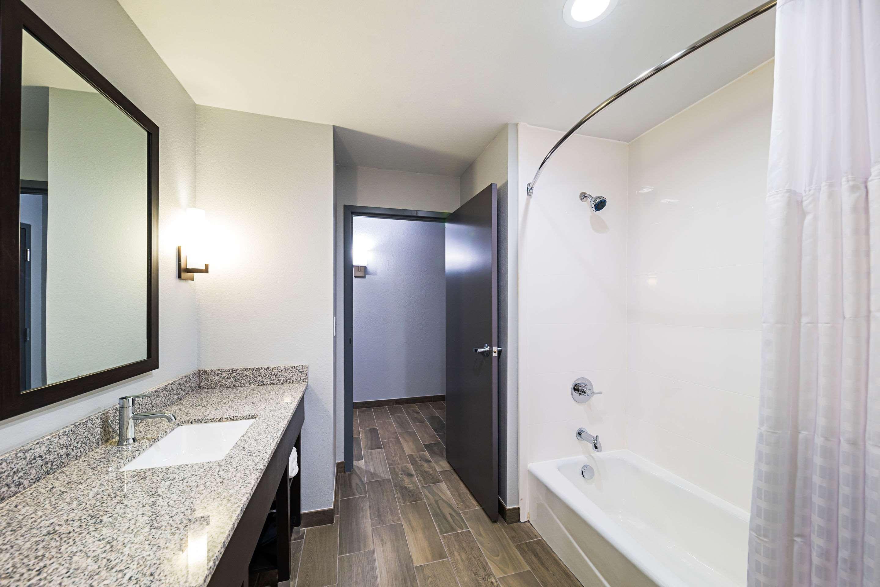 Comfort Inn & Suites Oklahoma City Near Bricktown Экстерьер фото